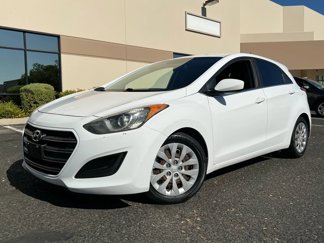 Used 2017 Hyundai Elantra GT image 1