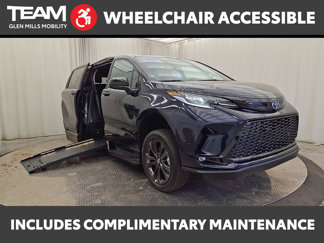 Used 2025 Toyota Sienna XSE image 1