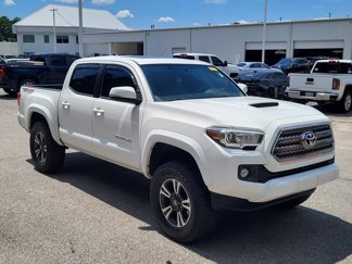 Used 2017 Toyota Tacoma TRD Sport image 1
