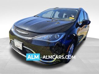 Used 2020 Chrysler Pacifica Touring-L image 1