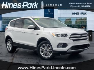 Used 2019 Ford Escape SE image 1
