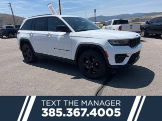Used 2023 Jeep Grand Cherokee Altitude image 1