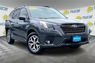 Used 2023 Subaru Forester Premium image 1