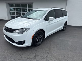 Used 2018 Chrysler Pacifica Touring-L Plus w/ S Appearance Package image 1