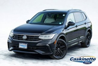 Used 2022 Volkswagen Tiguan SE R-Line image 1