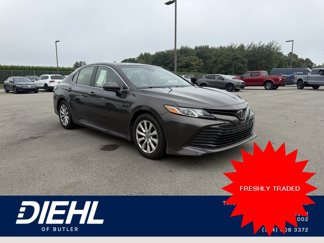 Used 2018 Toyota Camry LE image 1