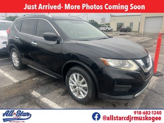 Used 2017 Nissan Rogue SV image 1