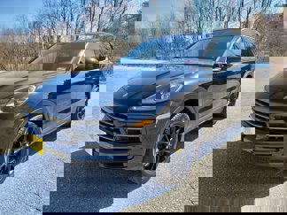 Used 2021 Porsche Cayenne image 1