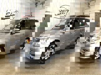 Used 2016 Chrysler Town & Country Touring-L image 1