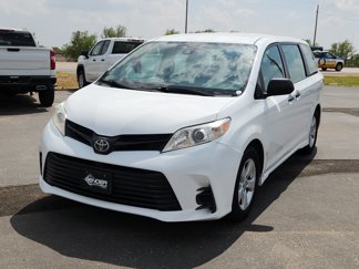 Used 2018 Toyota Sienna L image 1