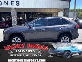 Used 2020 Toyota RAV4 LE image 1