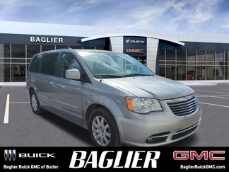Used 2016 Chrysler Town & Country Touring w/ Driver Convenience Group image 1