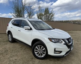 Used 2017 Nissan Rogue SV w/ SV Premium Package image 1