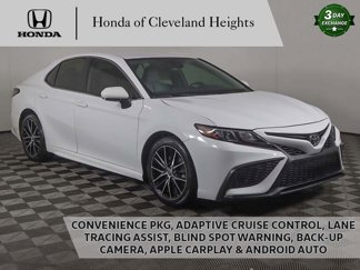 Used 2022 Toyota Camry SE image 1