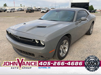 Used 2017 Dodge Challenger SXT image 1