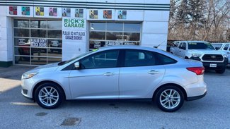 Used 2015 Ford Focus SE image 1