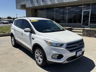 Used 2017 Ford Escape SE image 1
