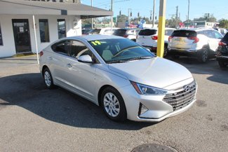 Used 2019 Hyundai Elantra SE image 1