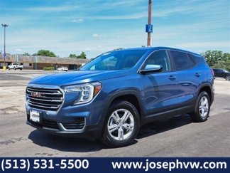 Used 2024 GMC Terrain SLE image 1