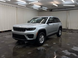 New 2025 Jeep Grand Cherokee Laredo image 1