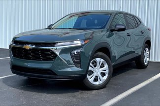 Used 2025 Chevrolet Trax LS image 1