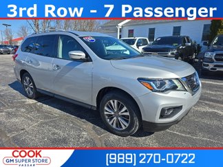 Used 2018 Nissan Pathfinder SV image 1