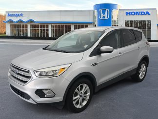 Used 2017 Ford Escape SE image 1