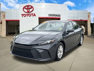 Used 2025 Toyota Camry LE image 1