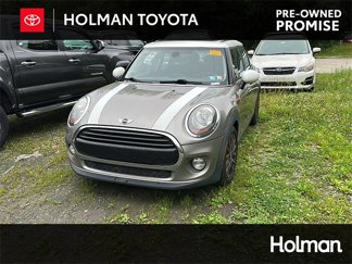 Used 2017 MINI Cooper 4-Door Hardtop image 1