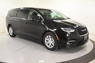Used 2023 Chrysler Pacifica Touring-L image 1