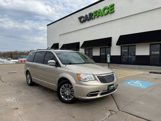 Used 2016 Chrysler Town & Country Touring-L w/ Driver Convenience Group image 1
