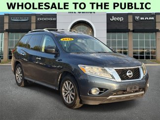 Used 2015 Nissan Pathfinder SV image 1