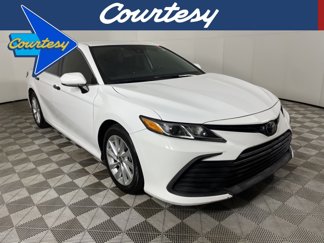 Used 2021 Toyota Camry LE image 1