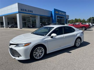 Used 2020 Toyota Camry XLE image 1