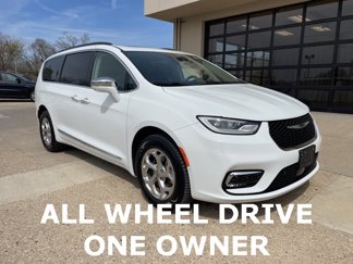 Used 2022 Chrysler Pacifica Limited image 1