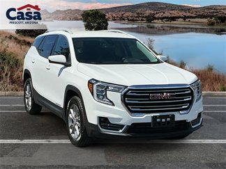 Used 2024 GMC Terrain SLT image 1
