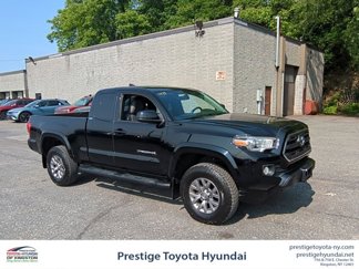 Certified 2017 Toyota Tacoma 4x4 Access Cab image 1