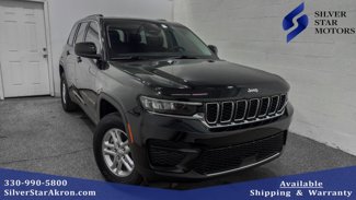 Used 2023 Jeep Grand Cherokee Laredo image 1