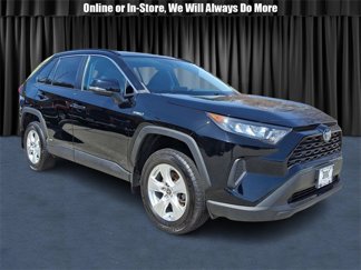 Used 2021 Toyota RAV4 LE image 1