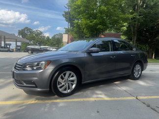 Used 2018 Volkswagen Passat 2.0T SE image 1