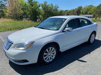 Used 2013 Chrysler 200 Limited image 1