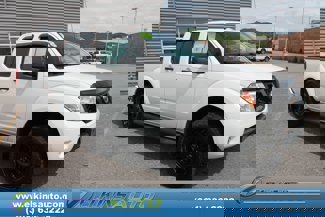 Used 2018 Nissan Frontier SV w/ Midnight Edition Floor Mats image 1