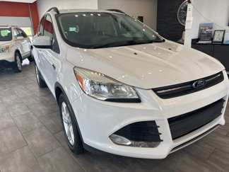 Used 2015 Ford Escape SE w/ Equipment Group 201A image 1