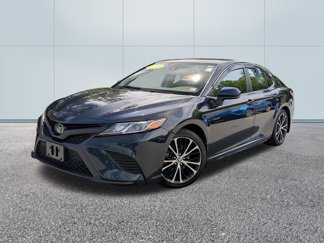 Used 2020 Toyota Camry SE image 1