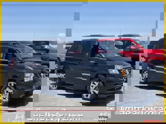 Used 2016 Chrysler Town & Country Touring image 1
