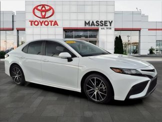 Used 2024 Toyota Camry SE image 1