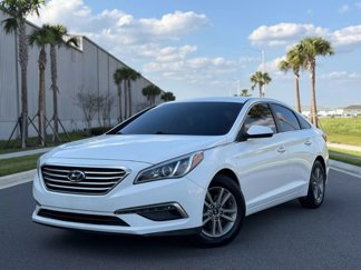 Used 2015 Hyundai Sonata SE image 1