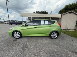 Used 2013 Hyundai Accent SE image 1