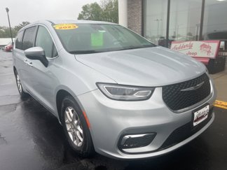 Used 2023 Chrysler Pacifica Touring-L image 1