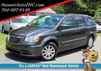 Used 2015 Chrysler Town & Country Touring image 1